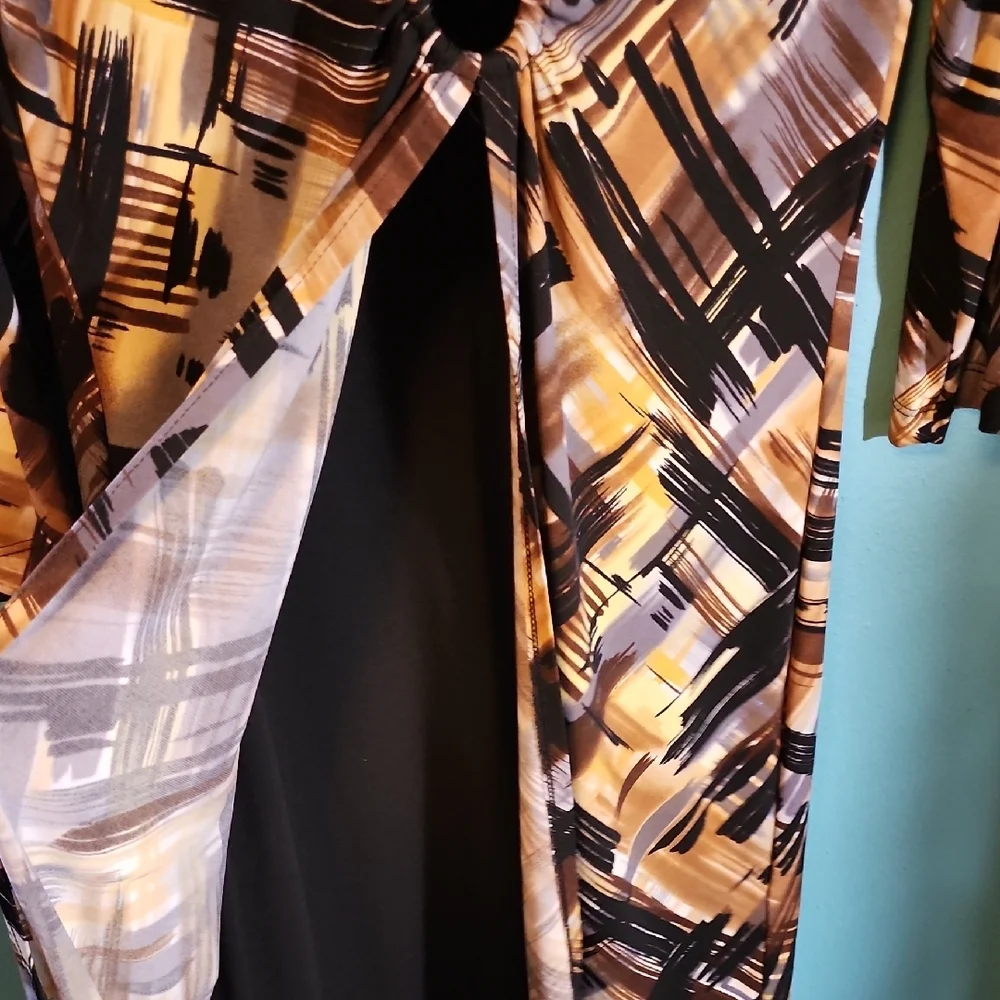Monroe & Main  Abstract Knit Dress P2P 20 - Picture 5 of 6